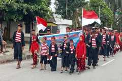 Pelajar antusias mengikuti Karnaval Merah Putih